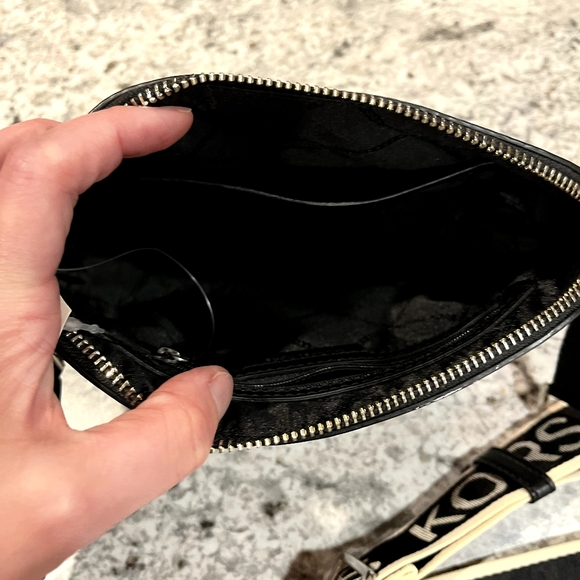 Michael Kors Jet Set Charm Large Dome Crossbody - Picture 11 of 13